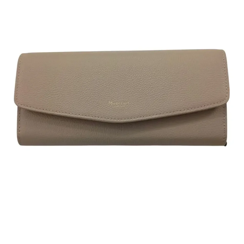 NWT Moncrief London Tillie luxury Italian leather wallet, Sesame. MSRP $360